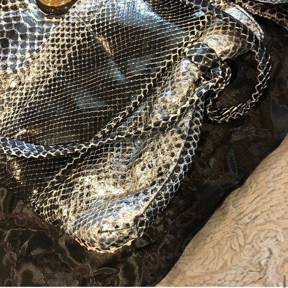 Gucci Python Histeria Clutch - Picture 14 of 16